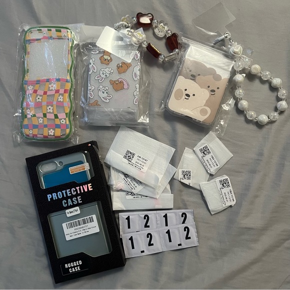 samsung zflip 5 cases + screen protectors - Picture 1 of 3